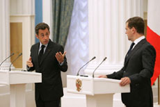 sarkozy-medvedev.1224021436.jpg