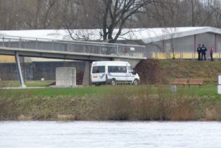 06480-petitpolice_crs_zone_otan_passerelle_des_deux_rives.1242593616